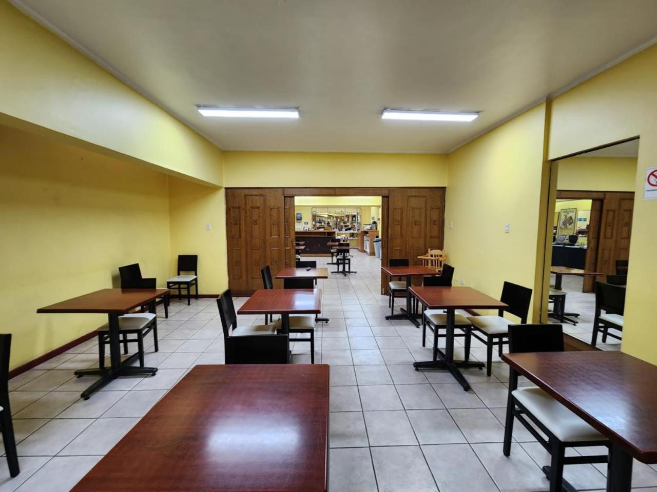 Hotel Gran Muso Los Ángeles Dış mekan fotoğraf